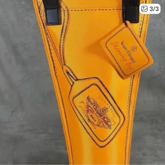 Veuve Clicquot tube of paint champagne case Made in France with Totes. - Picture 3 of 16